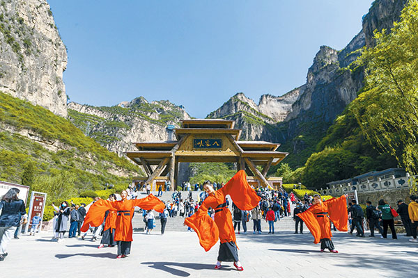 远山如黛近水含烟下一句,远山如黛近水含烟文案