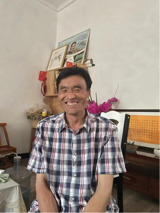 “拉面哥”这一年：失意者聚集“光明顶”，掏腰包给村里老人买保险，推广农产品卖货直播亏5万