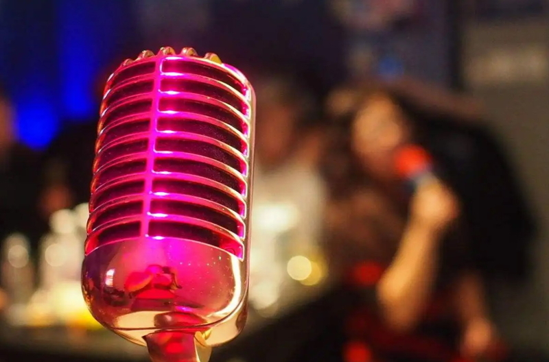 音响偶尔杂音怎么办,音响有噗噗噗的杂音怎么办