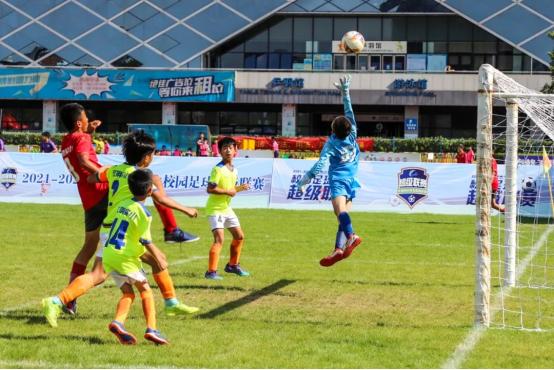 足球小子夺冠,江阴足球冠军小女孩