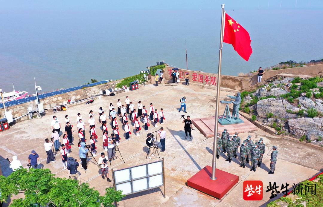 “王继才中队”牵手“新安旅行团”连淮少先队员重走英雄路寻访守岛人