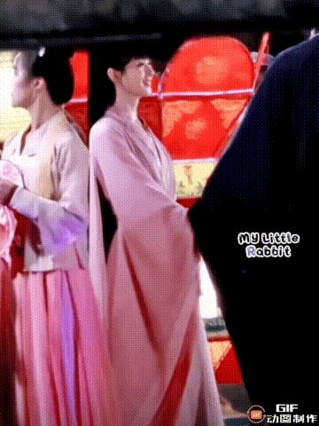 橘子晚报/偶遇朴叙俊和美女逛街；马斯克父亲与继女生二胎；