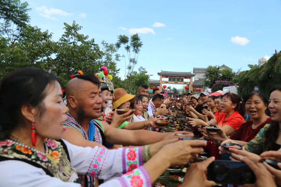 彝族第一村烟花,最火彝族乡