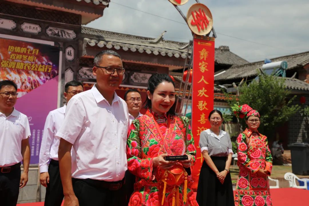 彝族第一村烟花,最火彝族乡