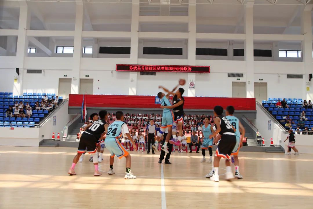 两场联赛精彩上演,校园足球联赛精彩纷呈