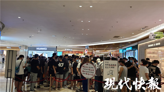 南京茶颜悦色200一杯,南京茶颜悦色首店开业排队200元杯