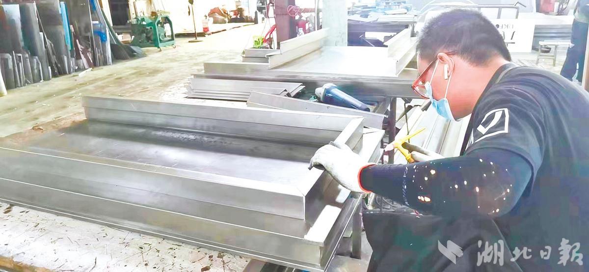 广水不锈钢制品商：走南闯北，建功家乡