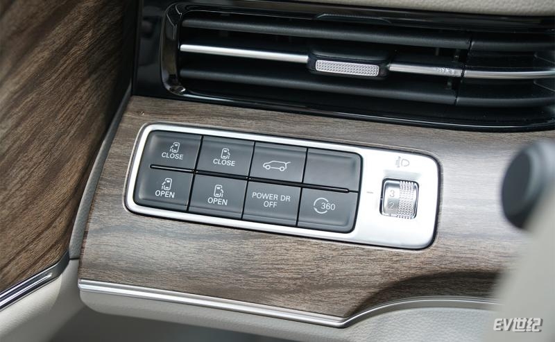 荣威imax8欢聚版路测,全球首款纯电mpv荣威imax8ev