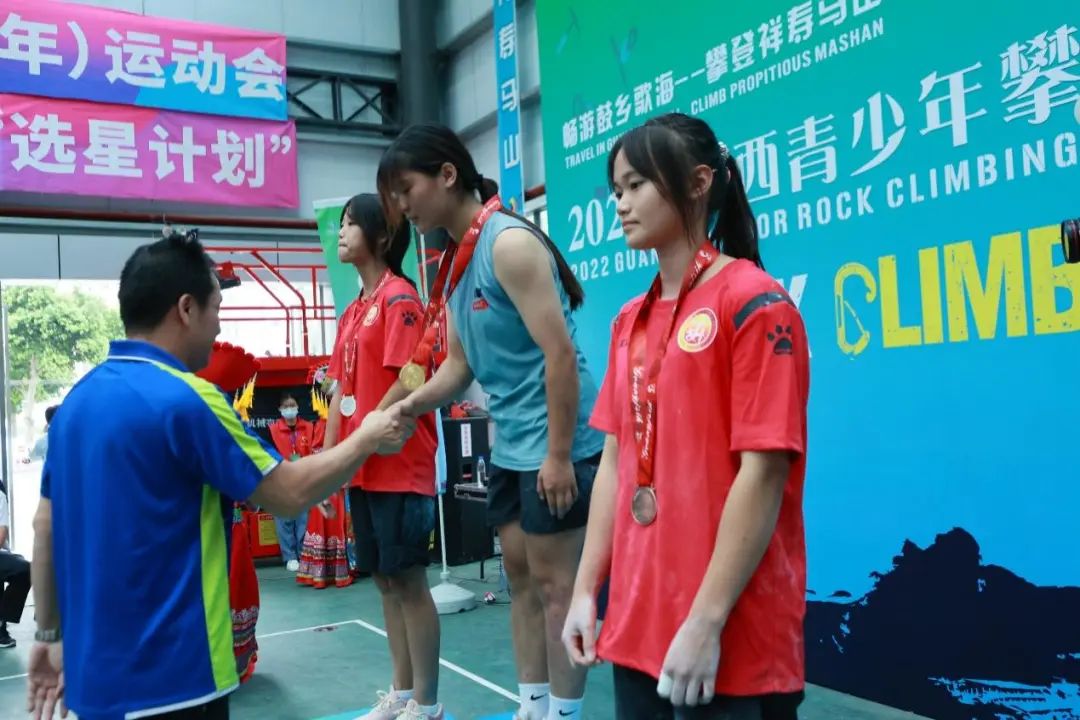 广西马山攀岩比赛直播回放,马山县古零镇初级中学攀岩比赛