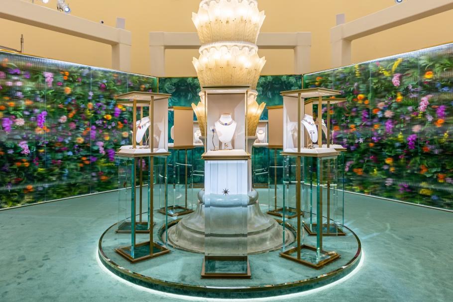 BVLGARI宝格丽EdenTheGardenofWonders奇境伊甸园高级珠宝系列于上海展览中心灿然盛放