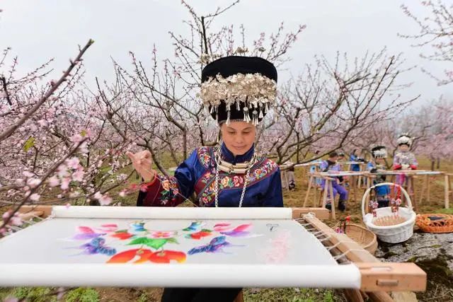 非凡十年强军征途,跟党奋进新征程巾帼建功新时代