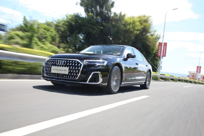 沉浸式体验奥迪a8l夜间试驾,奥迪a8l试驾弹射起步