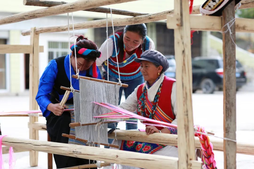 我们都是一家人快乐版,我们都是一家人相亲相爱