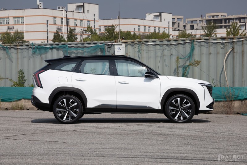 吉利博越l混动版沉浸式体验,吉利博越l2022款豪华版车身尺寸