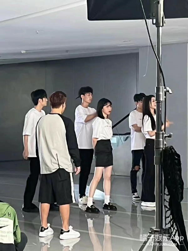 陈都灵短发证件照,陈都灵杨颖合照