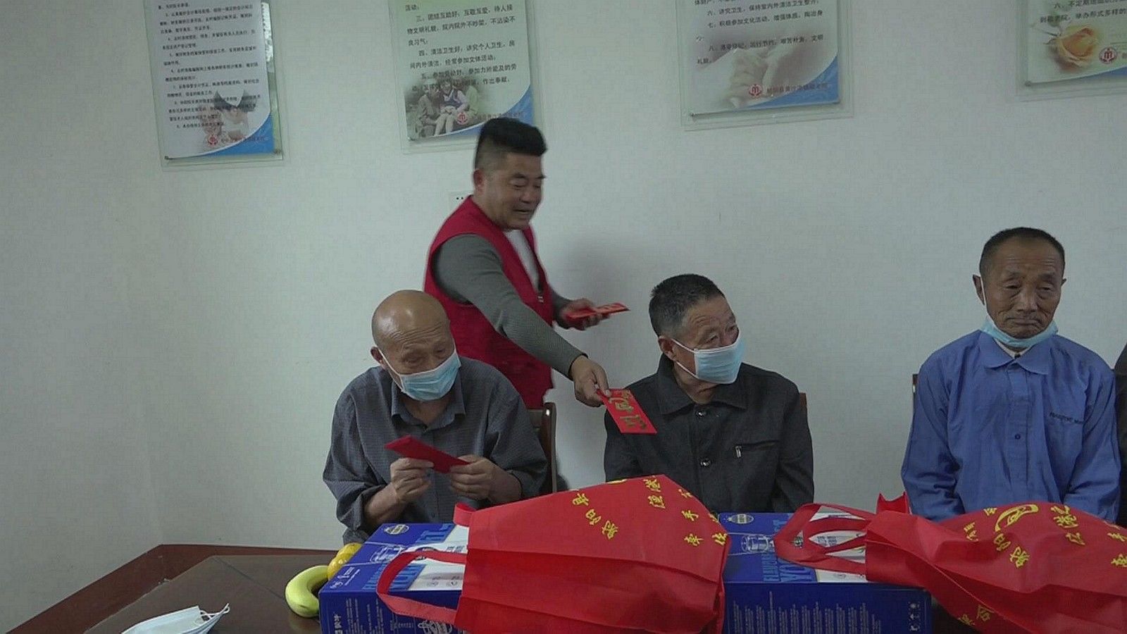 射阳：九九重阳敬老院里来了一群爱心儿女