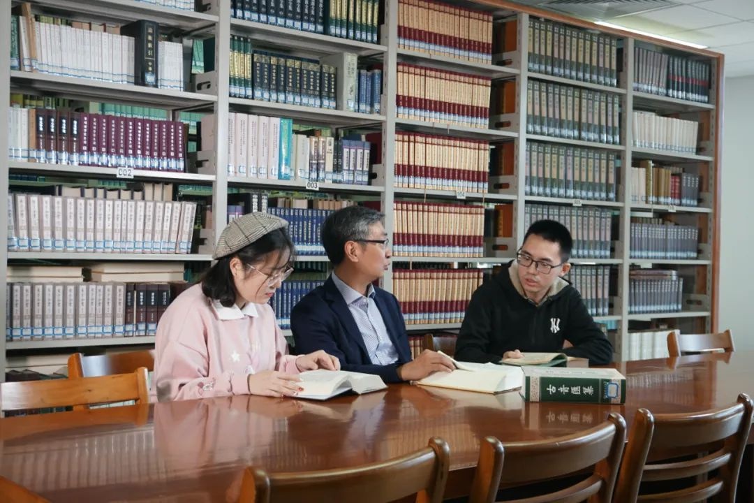 武汉大学“好导师”于亭教授：自守青灯，耗费近30年合力完成传世著作