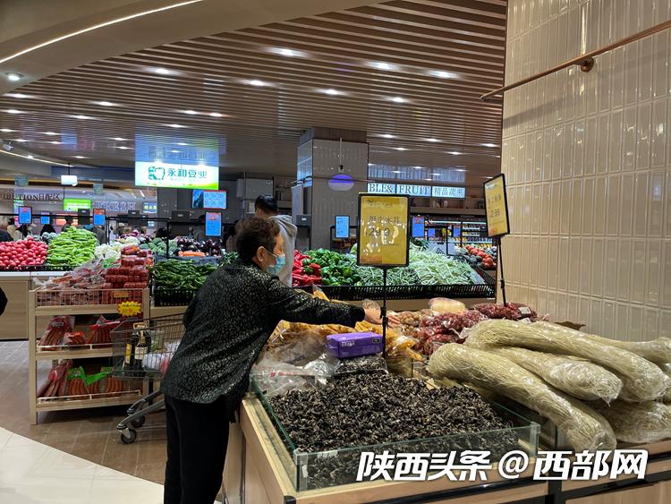 视频丨供应量充足价格平稳记者探访西安生活物资供应情况