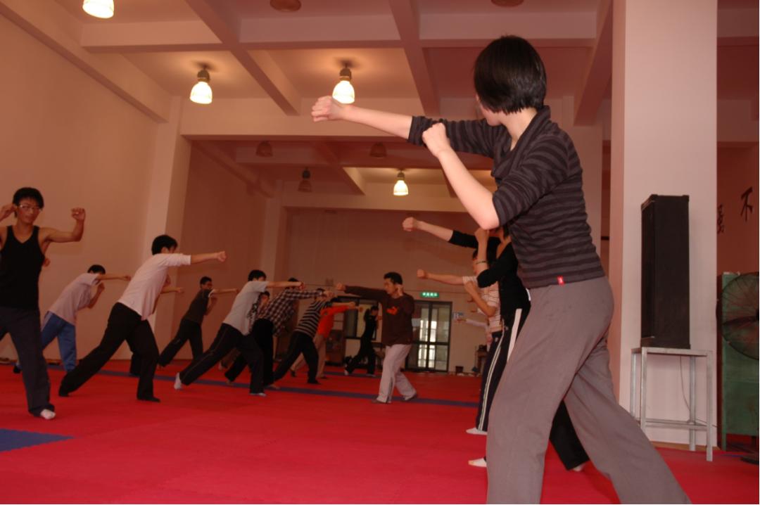 体育运动学校赛艇训练,体育课游泳项目