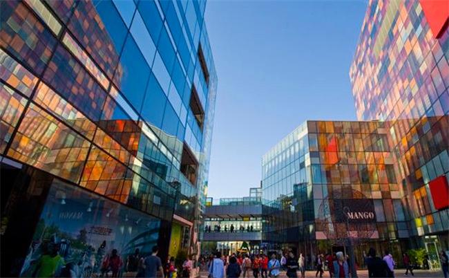 探索未来购物中心设计趋势,沉浸式主题街区购物中心的新出路