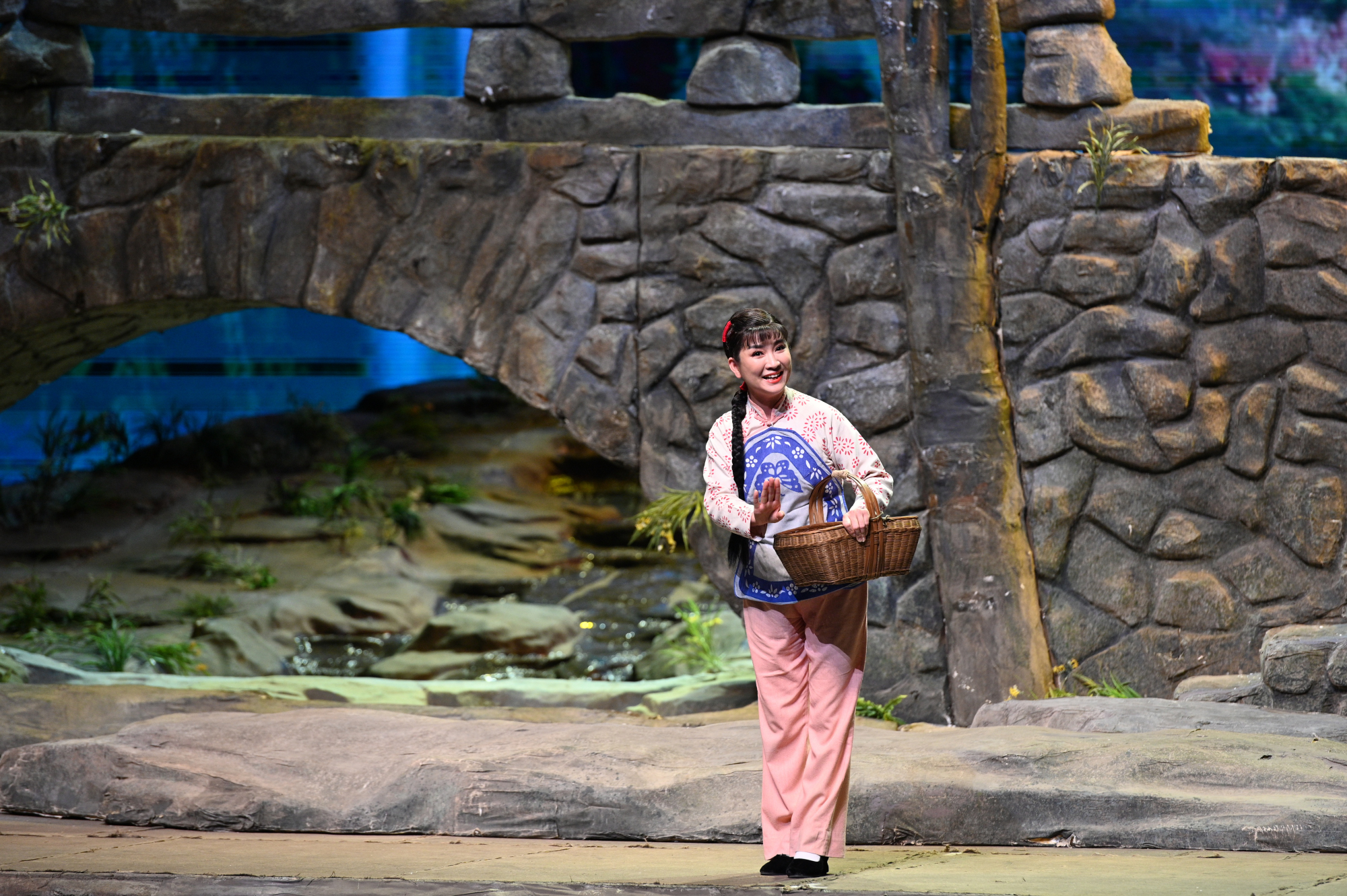 “清粼粼的水,蓝莹莹的天”再唱响,王娜:传承经典,表演要“高级”