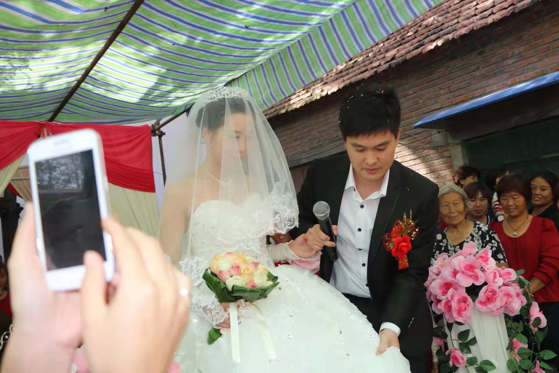 女子16年涨薪60倍回农村：小学没毕业，北漂期间学电脑，考会计证，成为产品经理，“踏实等风来”