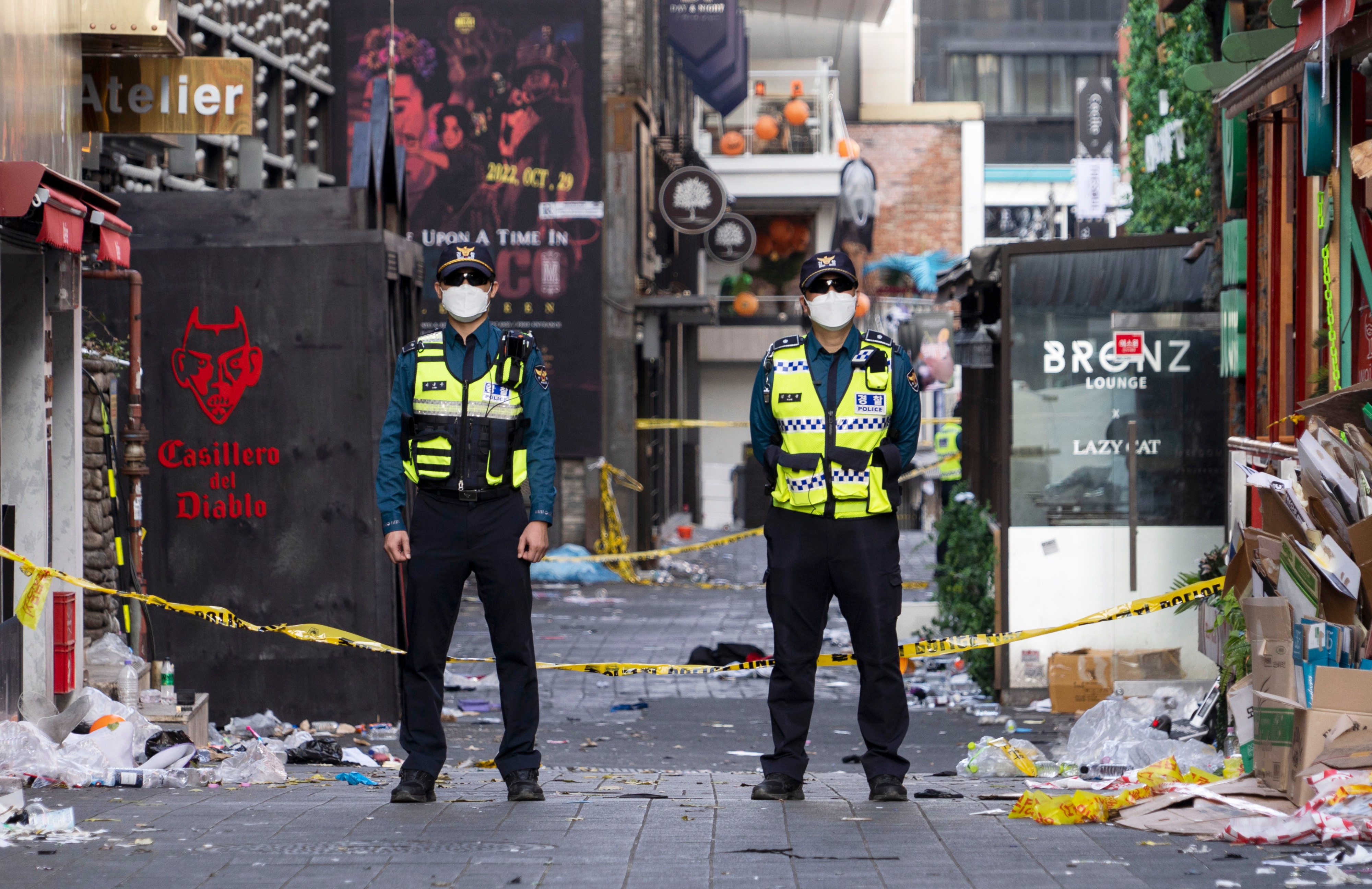 韩国民众悼念踩踏事件,韩国民众悼念踩踏事件起因是什么