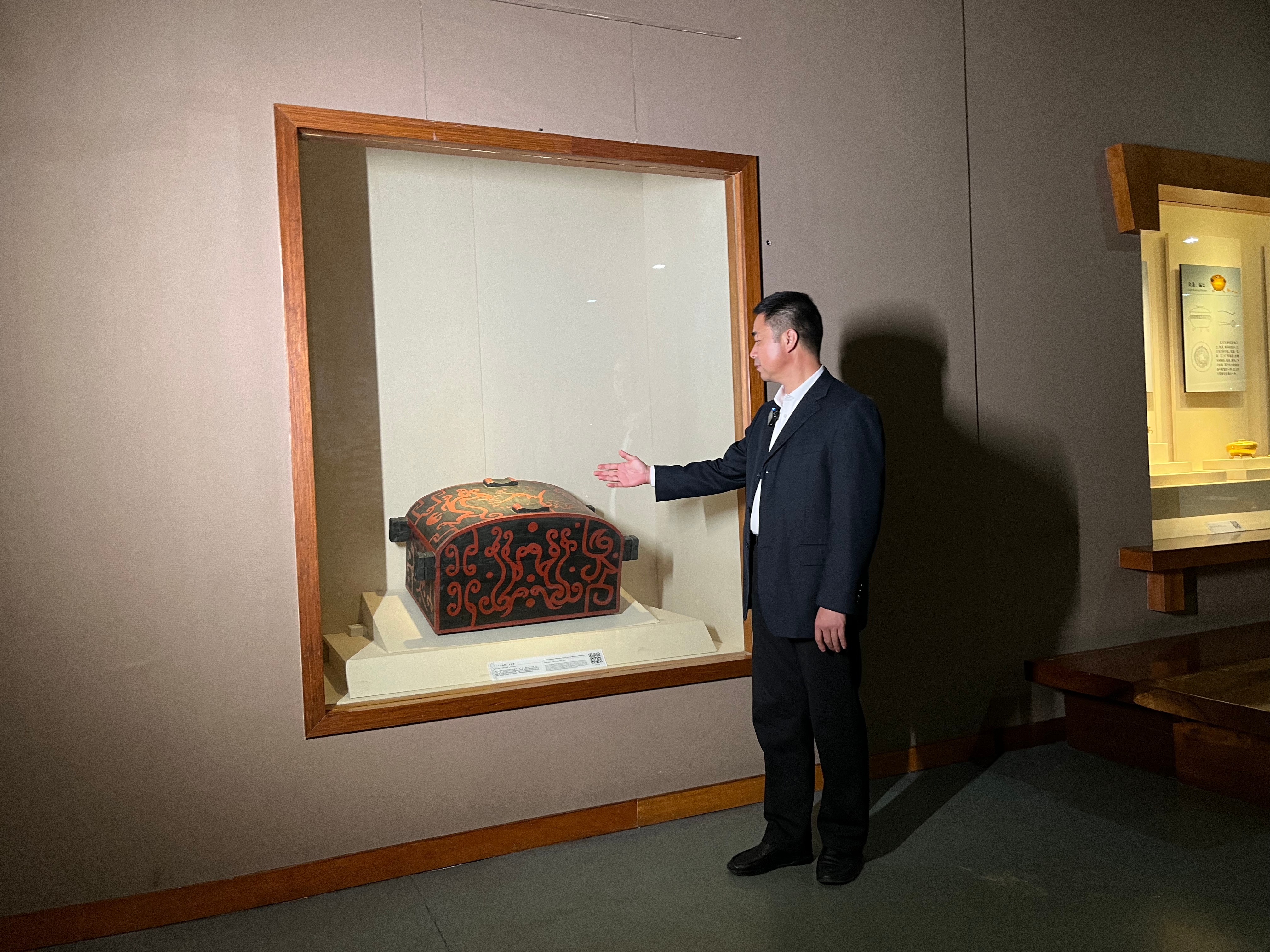 文旅局长被吐槽像“如花”：女儿刷到视频“喜死了”，妻子称看上他不是因为长相