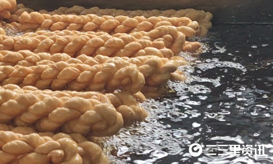 「乡村振兴」陈仓区以特色产业推动乡村振兴，一麻花厂年入近300万元