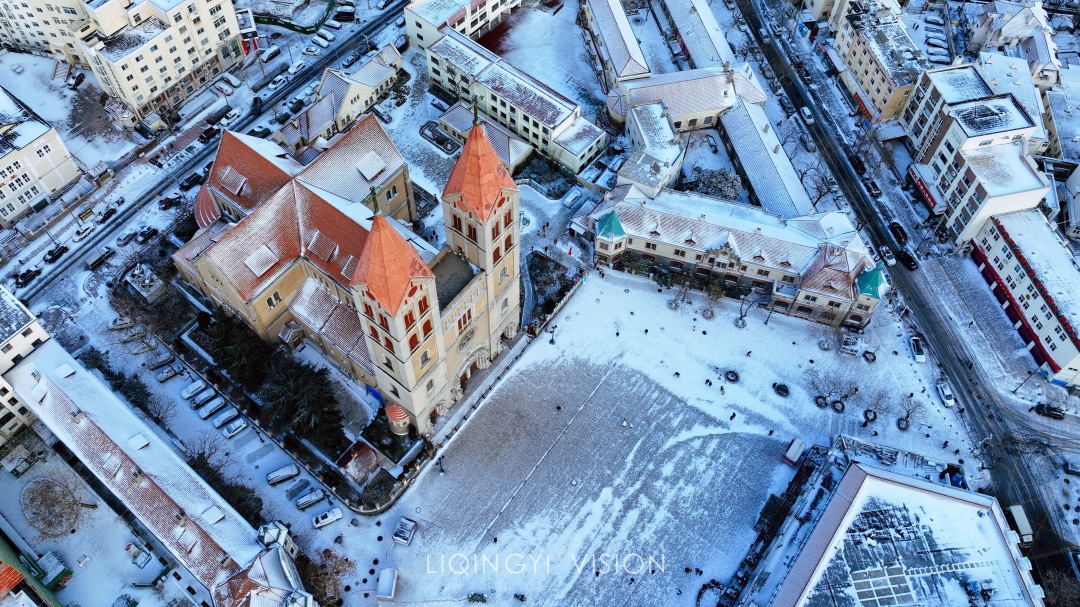 今日小雪寒意渐浓注意保暖,今日小雪天地初寒岁月安暖