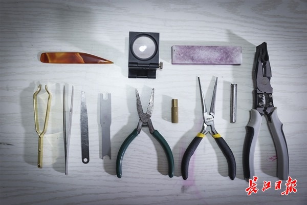 自制好用的钢笔品牌有哪些,卖笔小伙一年修了2000多支钢笔