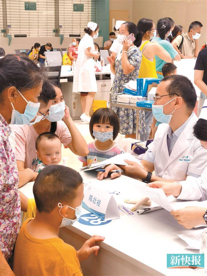 儿科医生高烧不退视频,连续三天中高热不退或咳血须就医