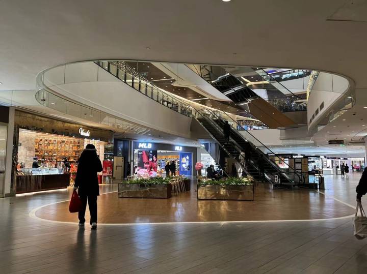 滚动|城市开始苏醒，烟火气慢慢回归，特殊时刻看看我们生活的杭城