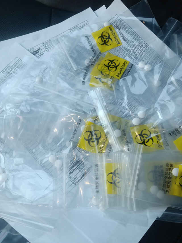 青春在疫线｜深夜，他折返回店不是卖水果而是给学子赠药