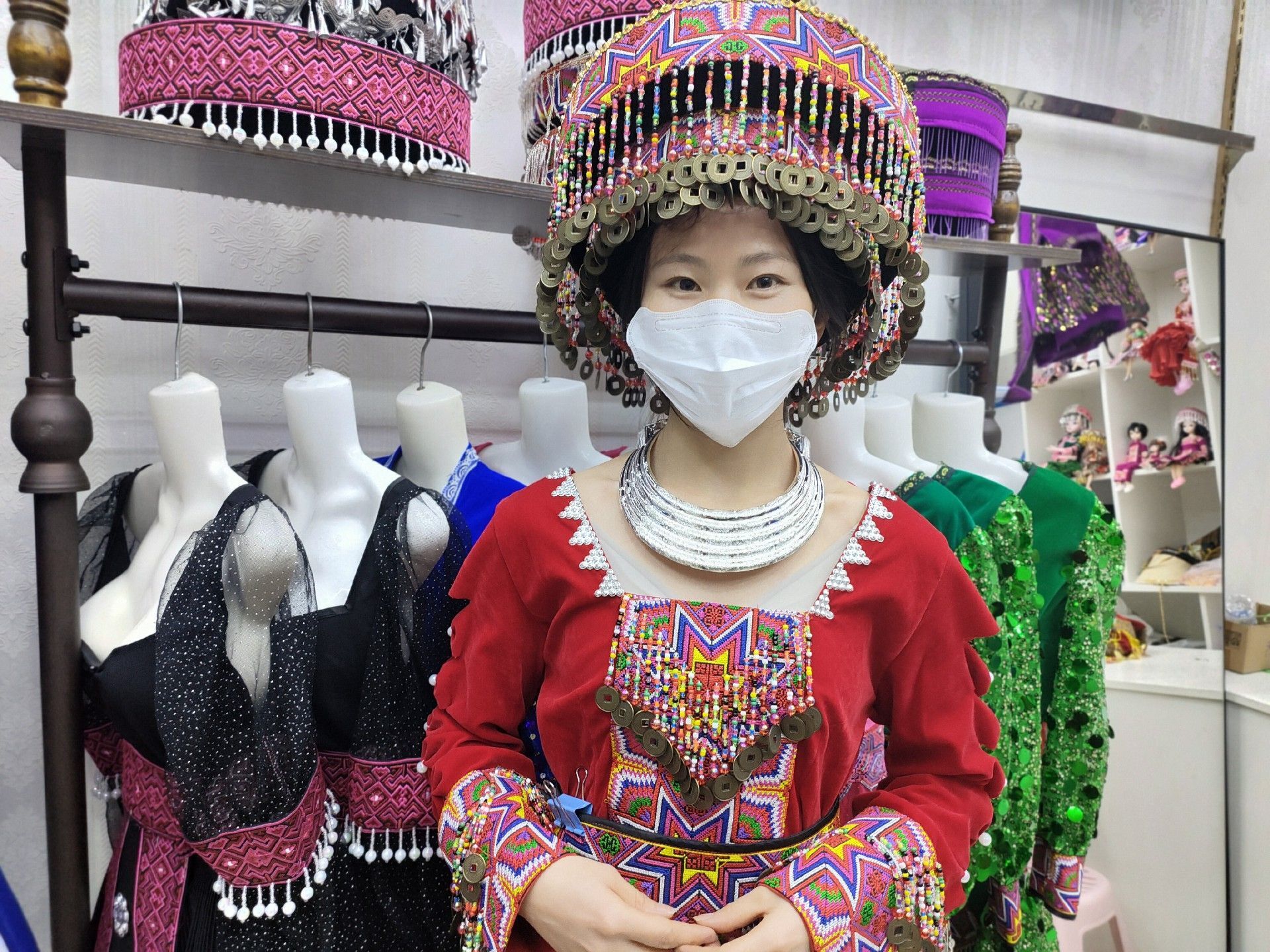 网络中国节·春节丨买新衣过大年！一起去逛民族服饰街