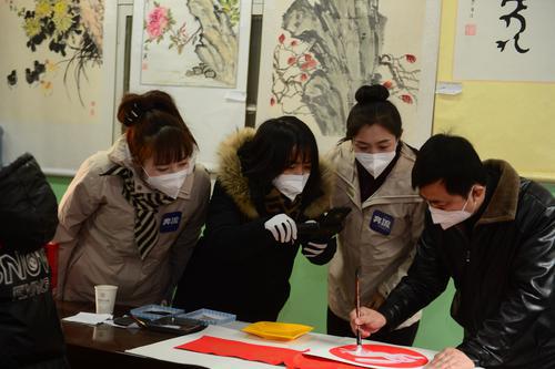 新春走基层定制生产引来八方订单,新春走基层小村网店年货卖得火