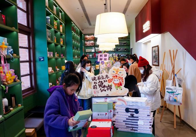 网红长沙的新年氛围里，漫卷着浓浓书香