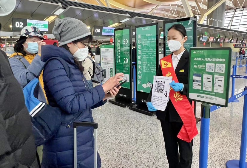 直击出境游试点恢复首日:多个首发团从上海启程游客、导游都充满期待