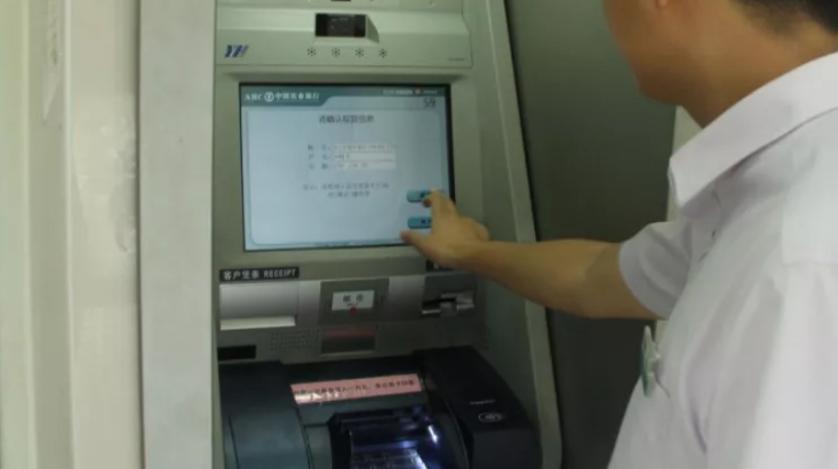 银行卡在什么情况下会被atm机吞掉,异常的银行卡会被atm吞卡吗