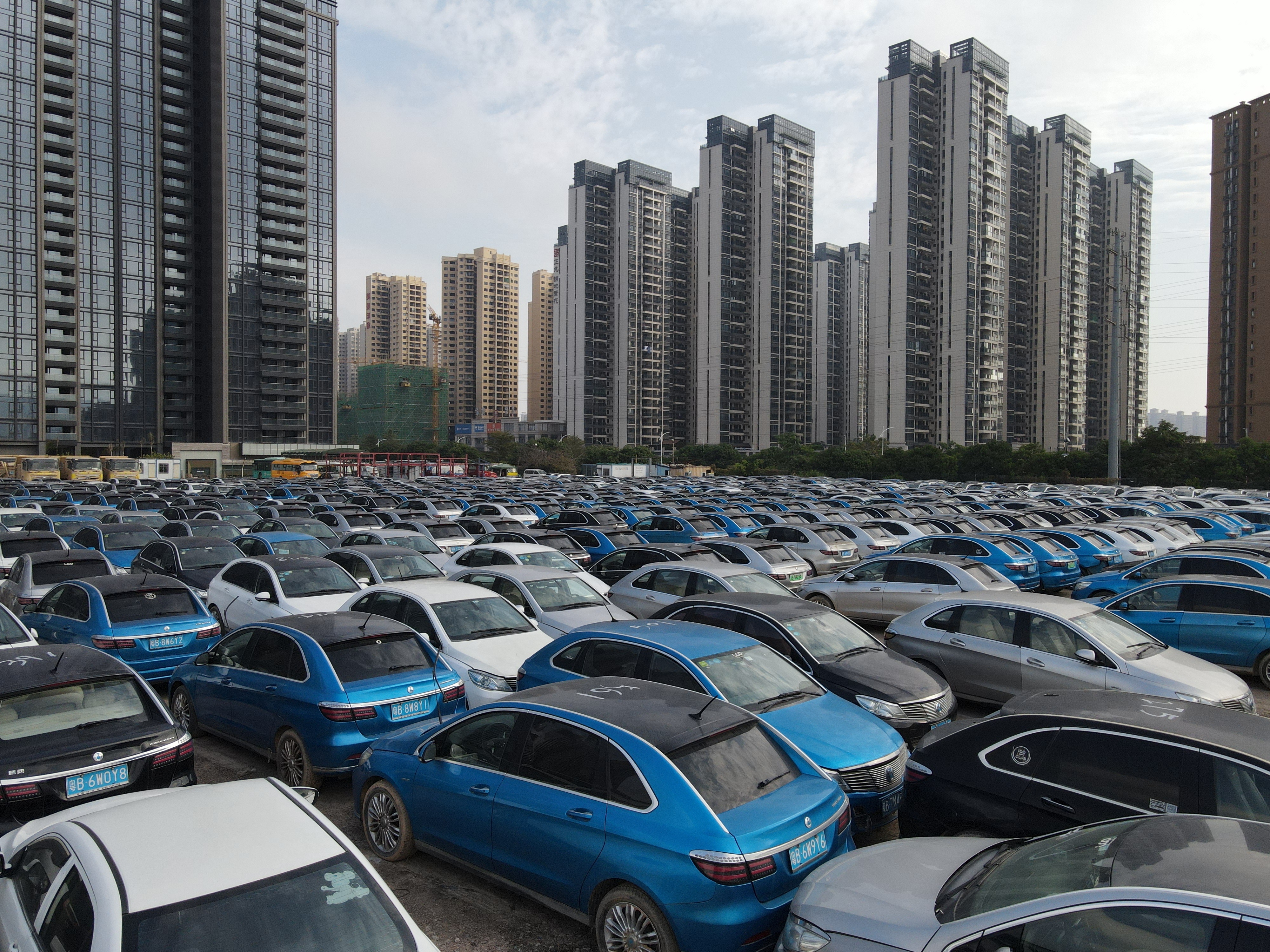 记者帮｜逾千台腾势电动车闲置深圳附近车场，是售后争议还是履约纠纷？