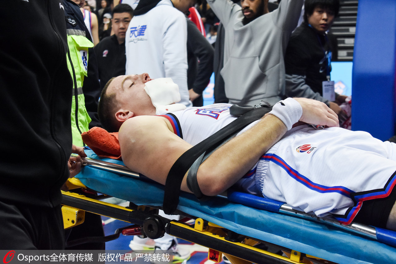 国家德比巴萨皇马c罗受伤,西班牙国家德比央视