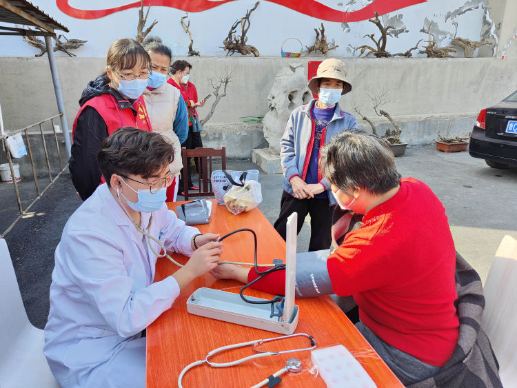 *党**建引领促服务志愿活动暖人心博山区城东街道红色物业“五为”志愿服务在行动