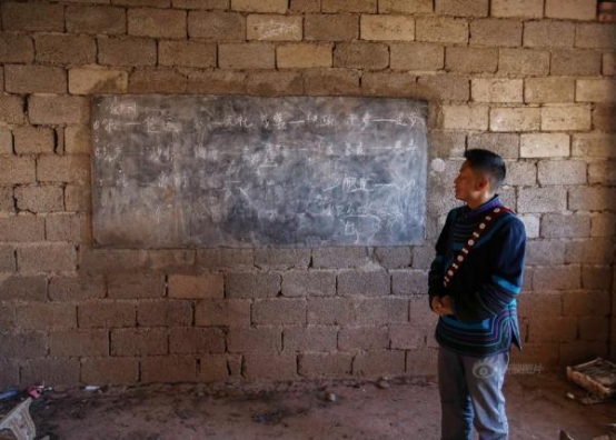 一座匪夷所思的球场和一位朴素的校长