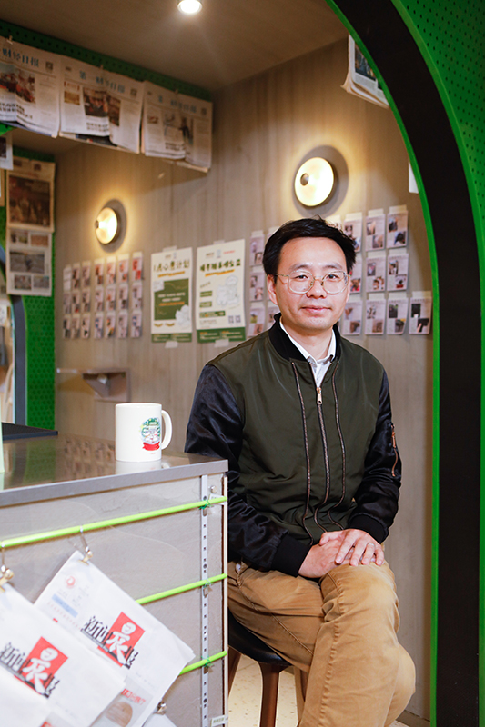 上海南京路旁的百年申报馆，开了一家报纸主题咖啡馆