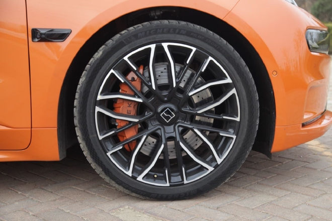 兼顾豪华与操控试驾2023款极氪001YOU版