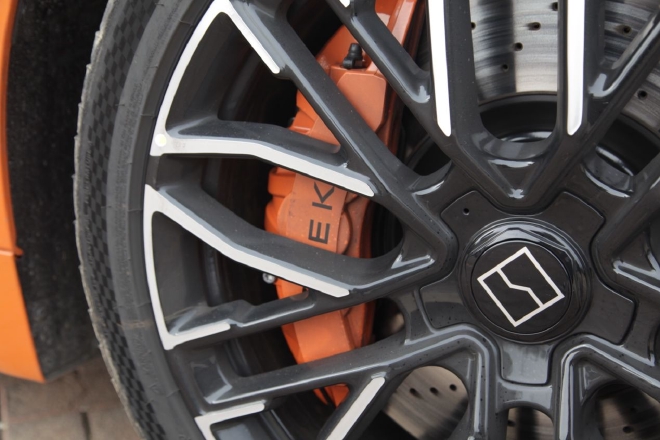 兼顾豪华与操控试驾2023款极氪001YOU版