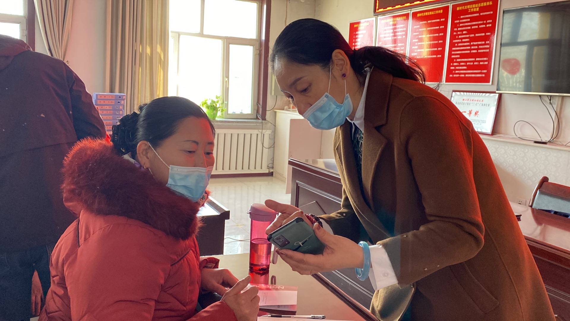 米东区：开设培训班村民“触网”吃上“电商饭”