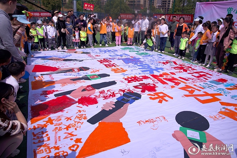 幼儿园亲子运动会全家乐翻天游戏,忆童年亲子运动会亲子律动表演