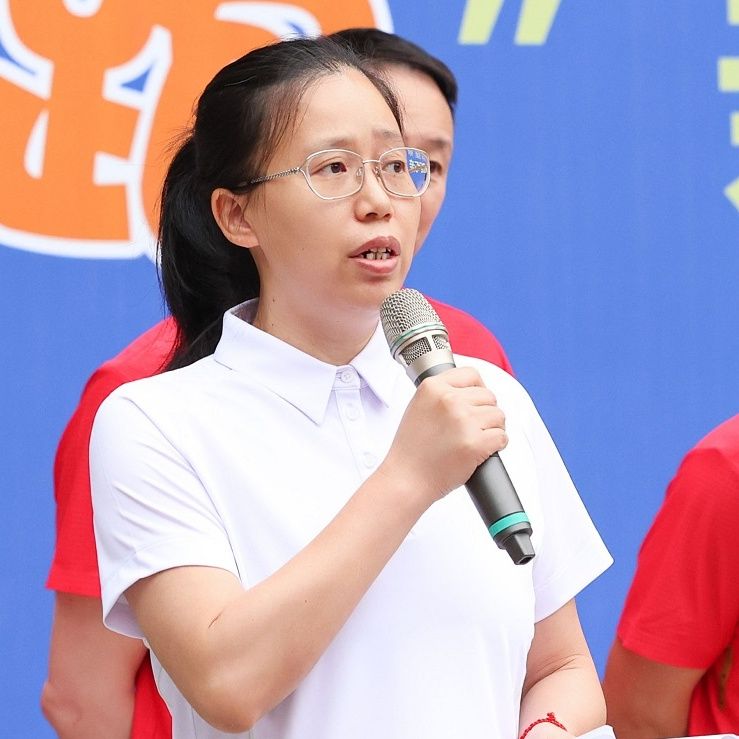 深圳湾畔动起来!女排奥运冠军助力科苑小学亲子马拉松