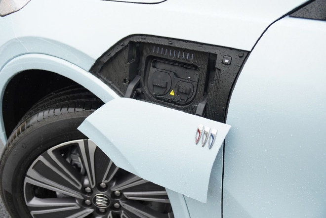 燃油车初次体验新能源车感受,燃油版混动版驾驶体验